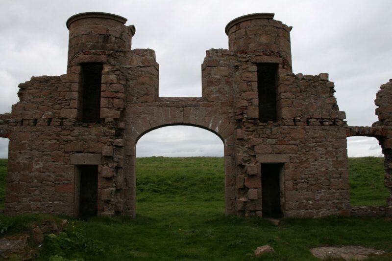 Clains Castle Dracula Bram Stoker Schottland Küste