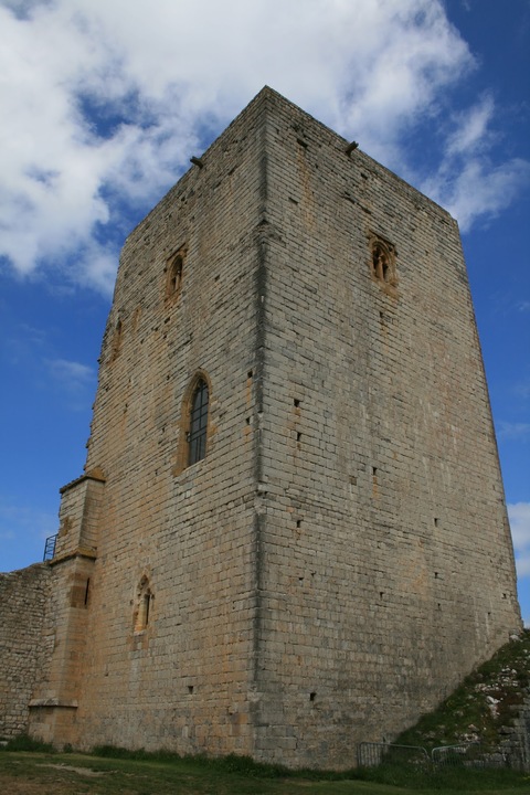 Chateau Puivert Burg Neun Pforten Polanski Katharer Frankreich 
