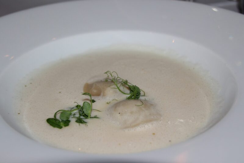 wilsons-prime-rib-berlin-crowne-plaza-cremesuppe-pastinake-menue-des-monats