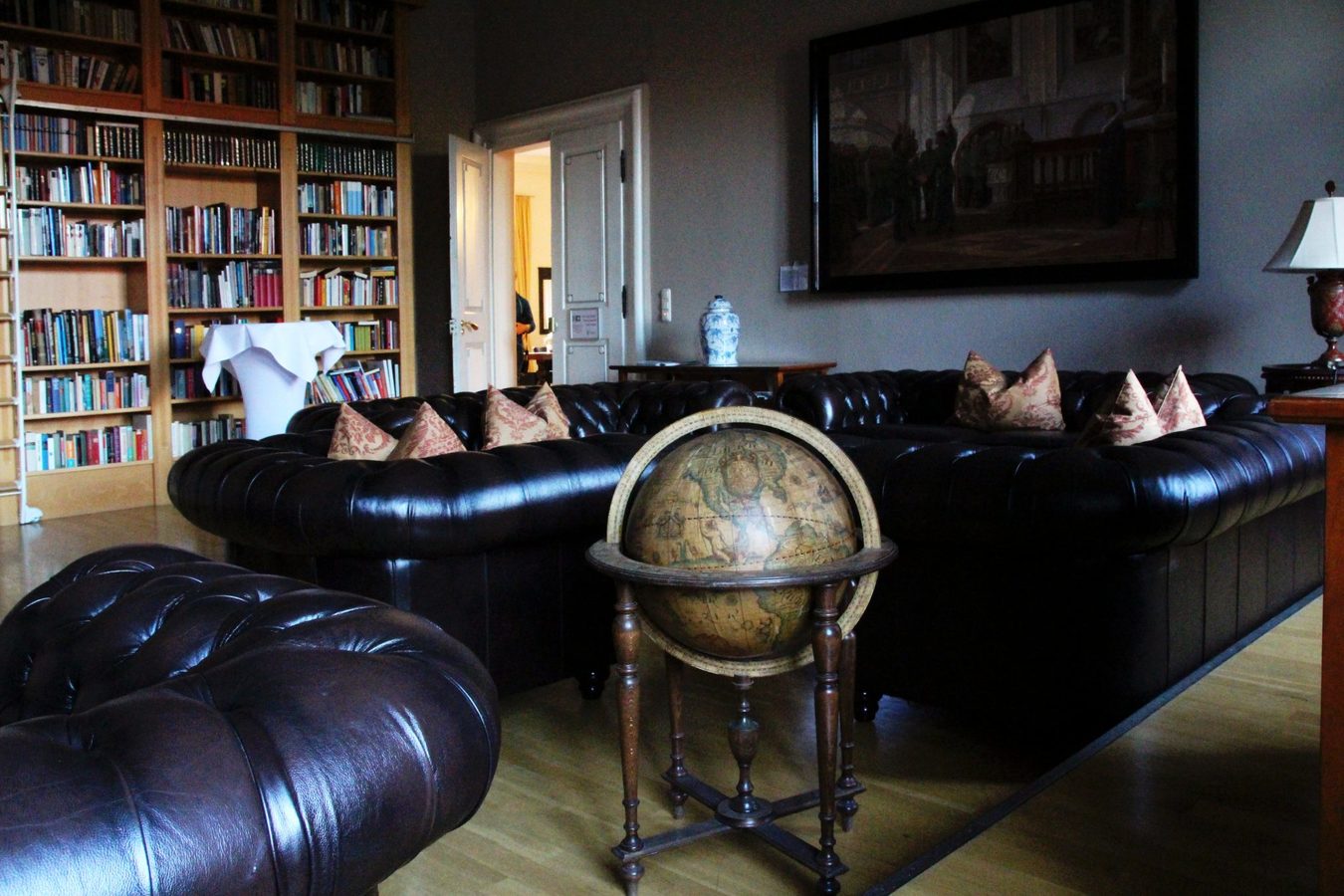 Hotel mit Bibliothek, Harz, Hotel im englischen Stil