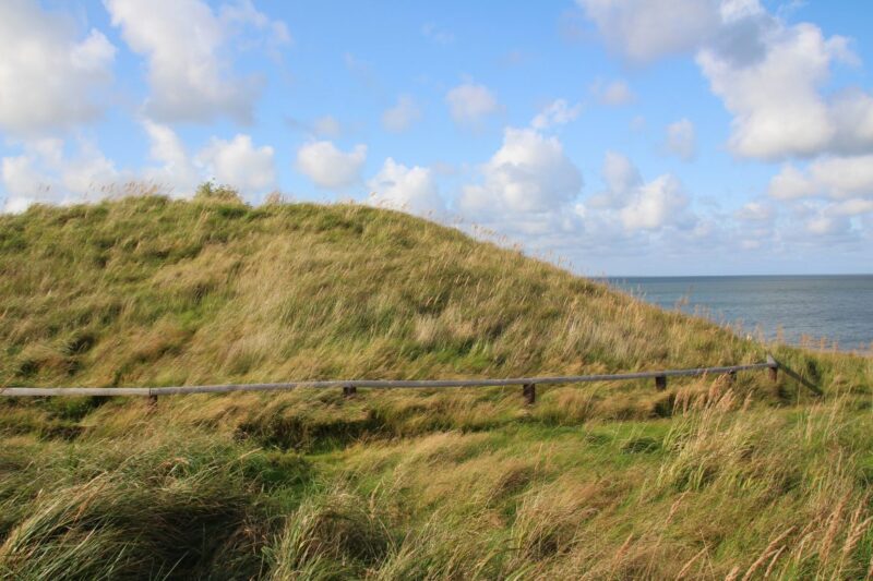 Steinzeitgrab am Meer