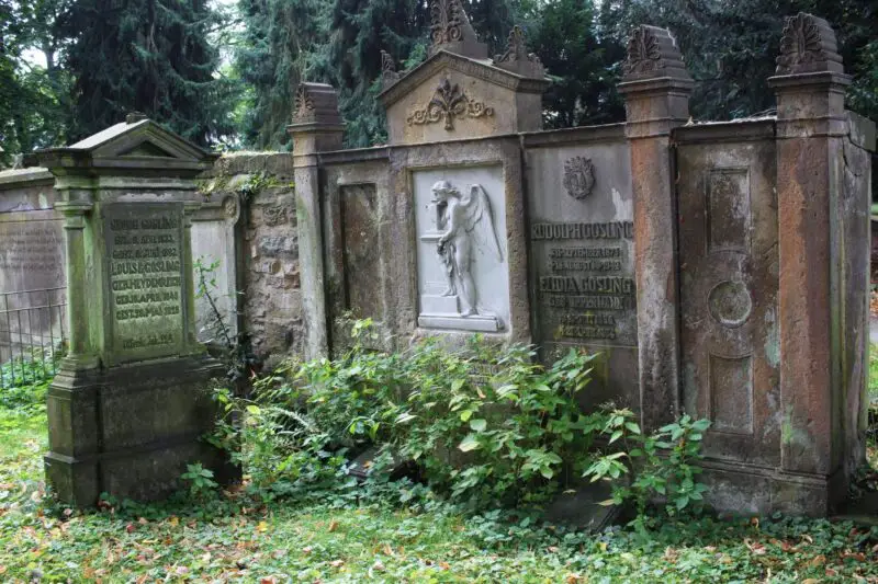 alte und verfallene Gräber in Osnabrück