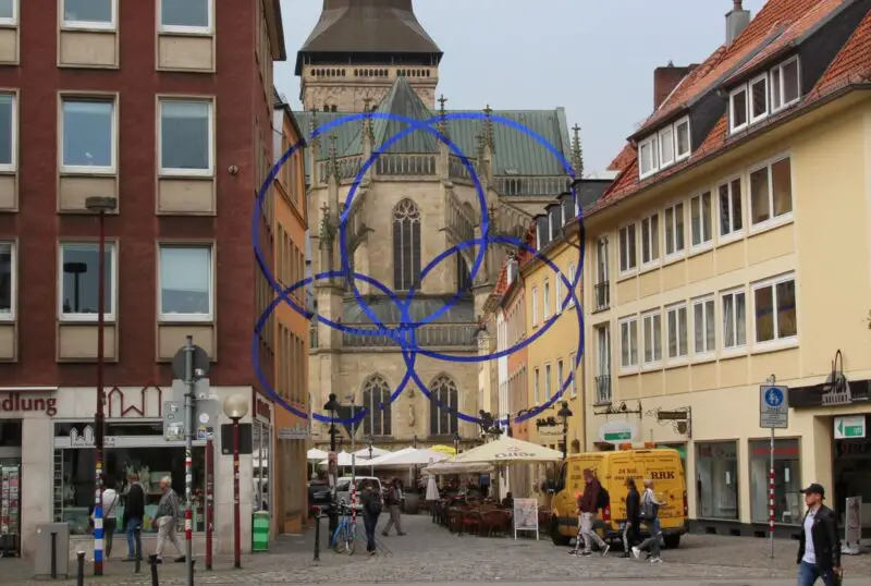 Blaue Kreise auf der Marienkirche Osnabrück