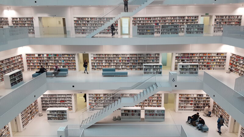 Moderner Büchertempel, Sehenswert in Stuttgart