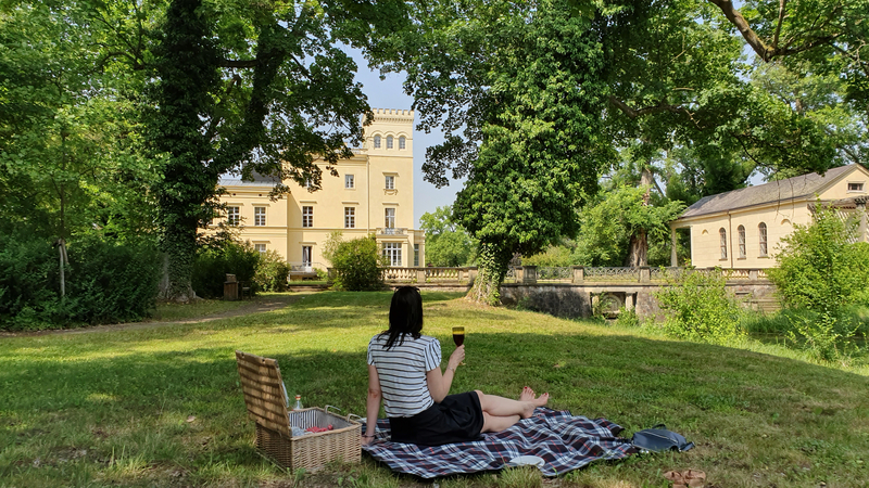 Picknick im Schlosspark, Schlosshotel in Brandenburg
