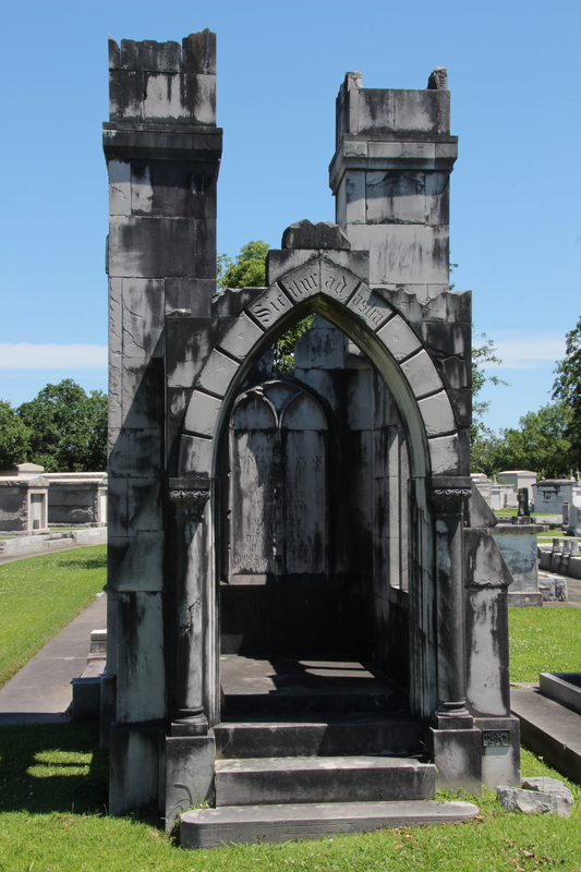 Mausoleum verfallenes Schloss, Mausoleum Schlossruine