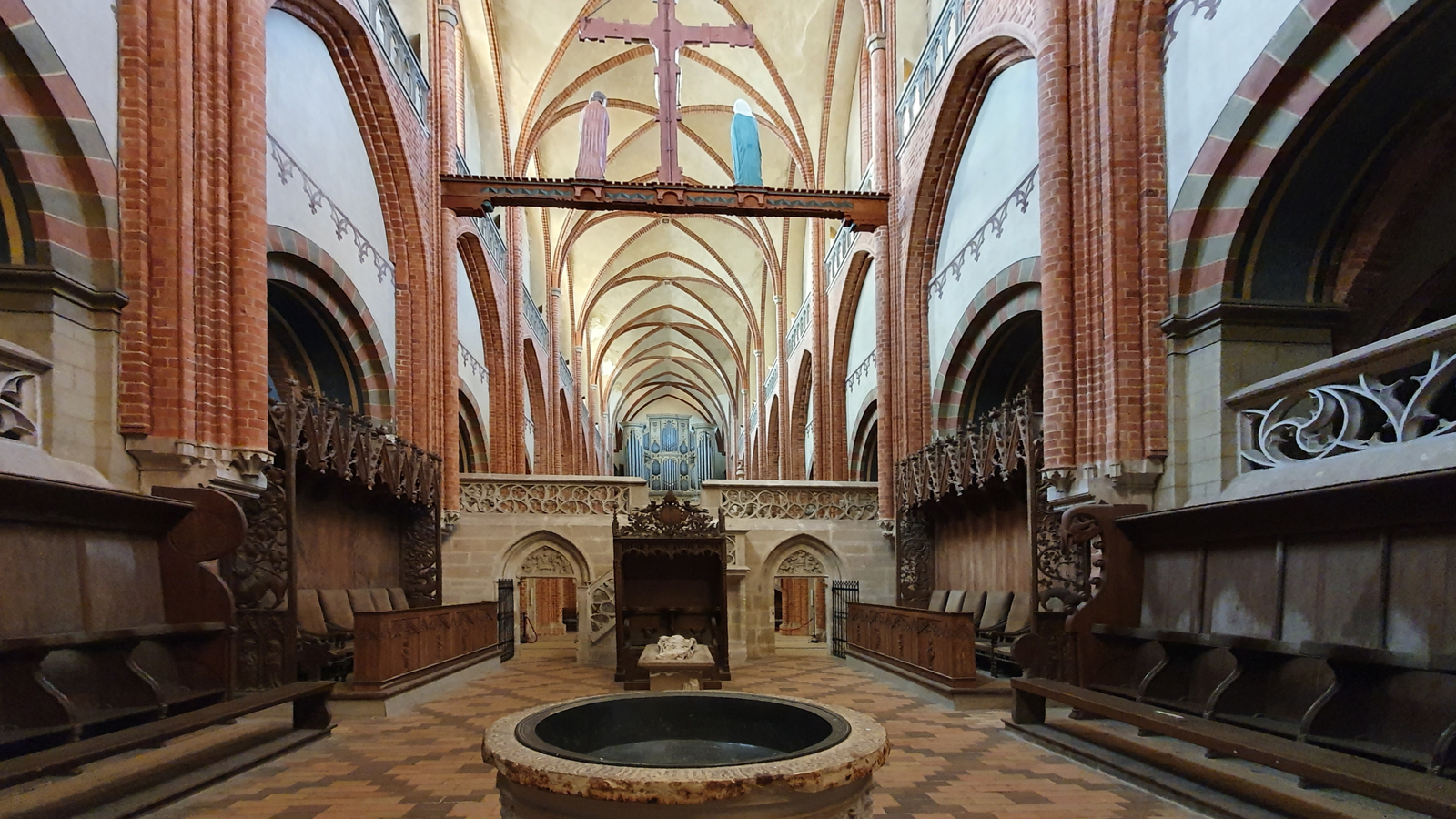 Das Innere des Domes von Havelberg ist im Stil der Frühgotik erbaut. 