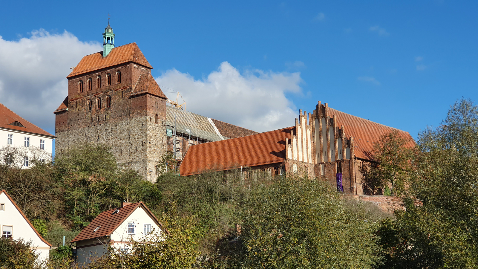 Der mittelalterliche Dom von Havelberg thront über der Stadt. 