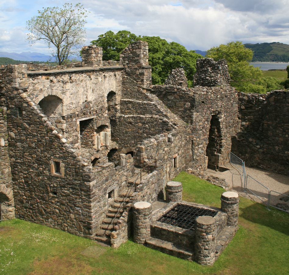 Gruselige Burgen in Schottland, schottische Geisterburgen, Gespenster in Schottland, Schottische Burgruinen