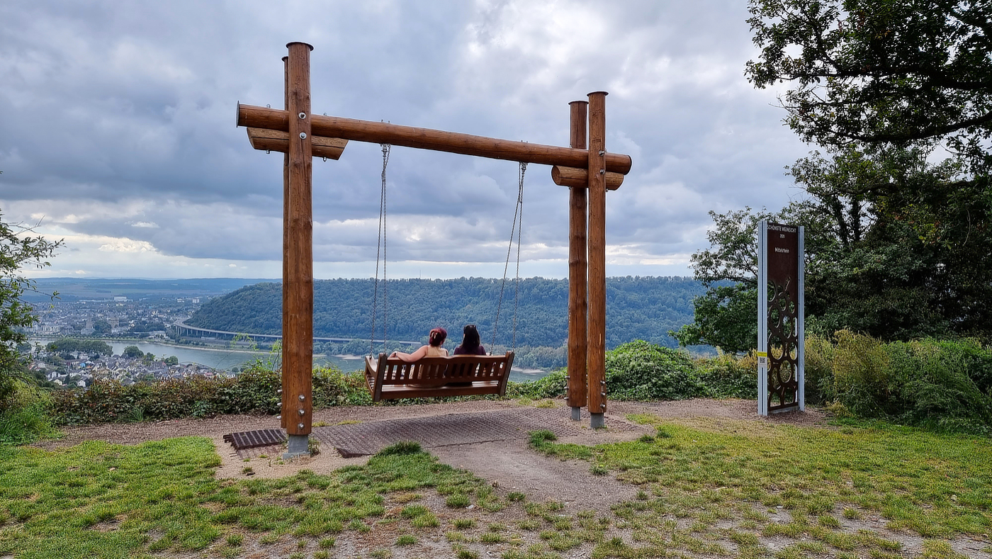 Wandern und Wellness am Mittelrhein - die Weinbergschaukel ist der perfekte Ort für Entschleunigung. 