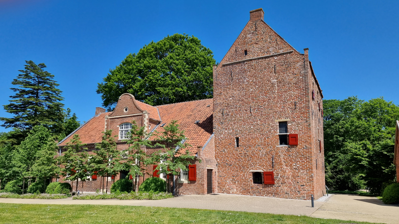 Ausflugsziele in Ostfriesland, Steinhaus in Ostfriesland, Burgen in Ostfriesland, Steinhaus Bunderhee