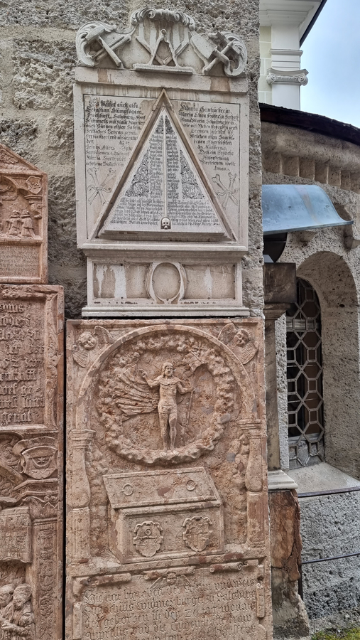 Geheimnisvolles Salzburg, der Petersfriedhof ist ein sehr alter Friedhof in Salzburg. 