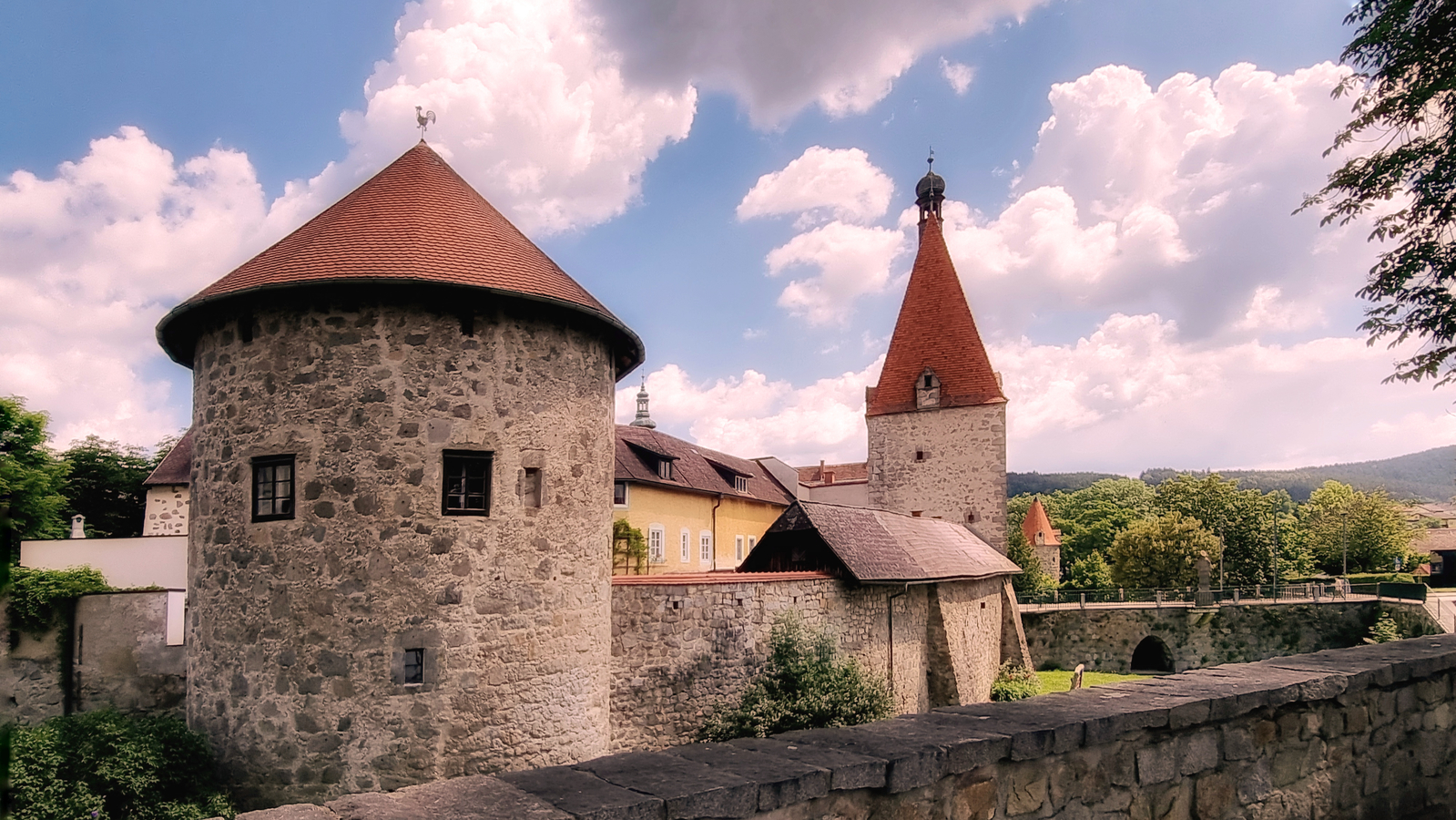 Die alte Stadtmauer macht den Charme von Freistadt aus und ist eins der Tipps für Freistadt. 