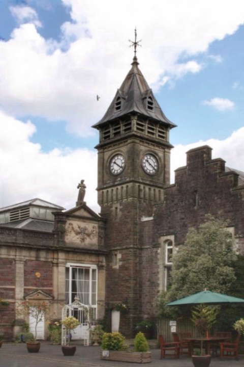 Schlosshotel in Wales, stilvoll übernachten in Wales, Drehort von Dr. Who, Übernachten in einem Geisterschloss in Wales, Spukschloss in Wales