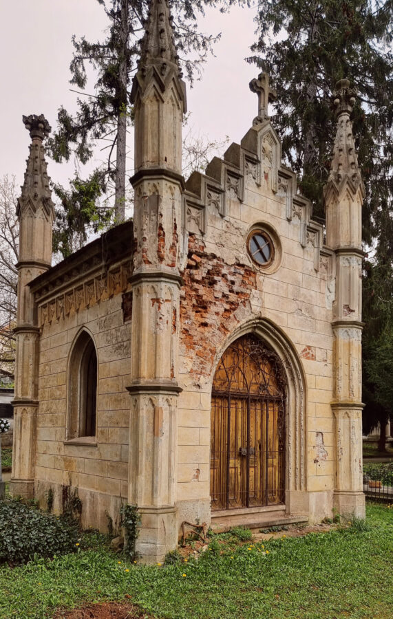 Alter Friedhof von Košice, schönster Friedhof der Slowakei, Friedhof mit verfallenen Mausoleen in der Slowakei