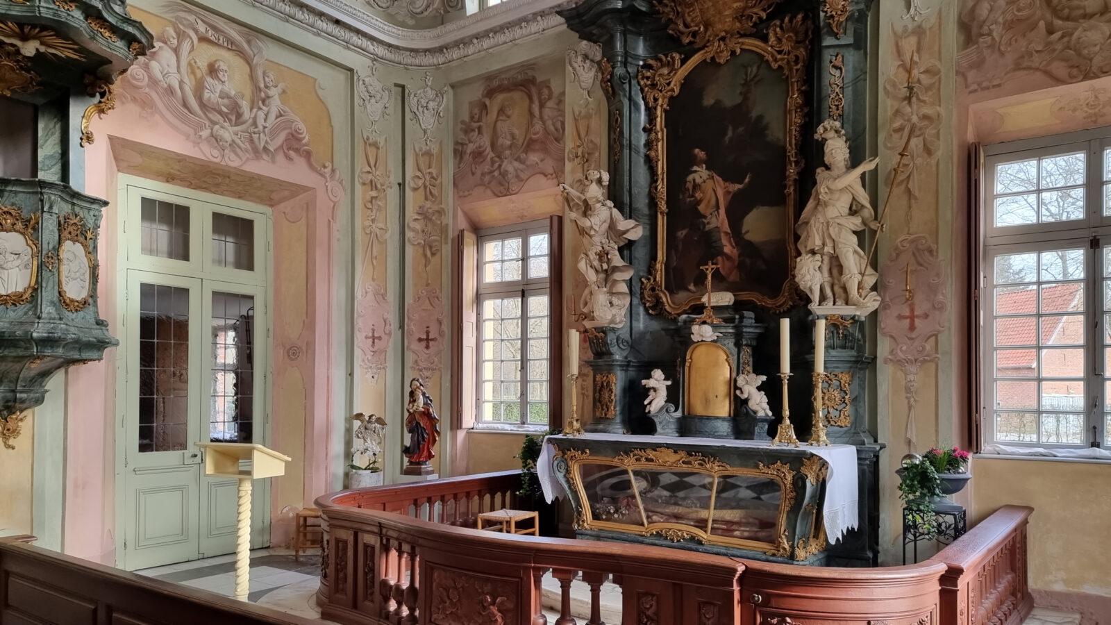 Geschmückte Skelette in Kirchen und Klöstern, Wo findet man Katakombenheilige
Katakombenheilige Emsland, Schloss Clemenswerth