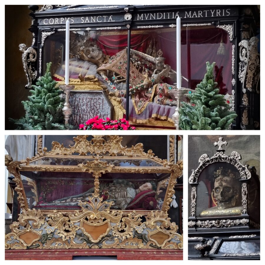 Geschmückte Skelette in Kirchen und Klöstern, Wo findet man Katakombenheilige
Katakombenheilige München, Katakombenheilige Tschechien