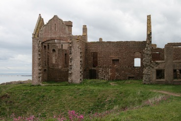 Slains Castle = Draculas Castle?