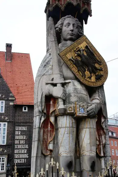 Warum steht der Roland in Bremen? Bedeutung der Roland Statue