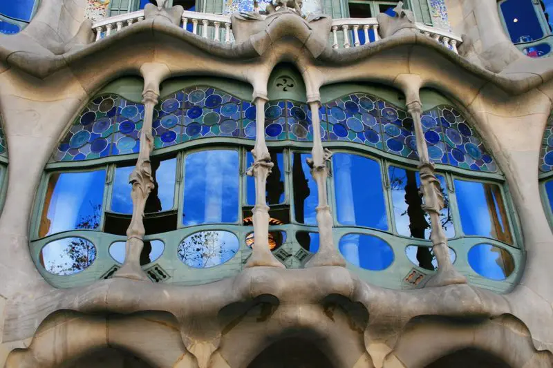 Knochenfenster, Knochenhaus, Antoni Gaudi