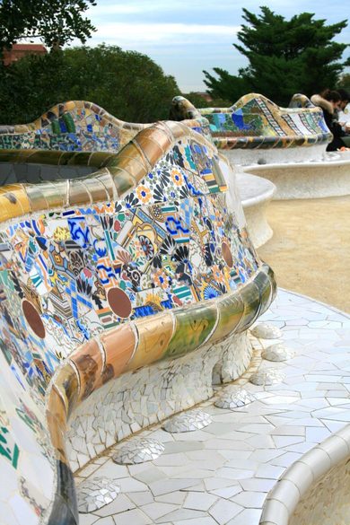 Mosaikbank von Gaudi im Park Güell