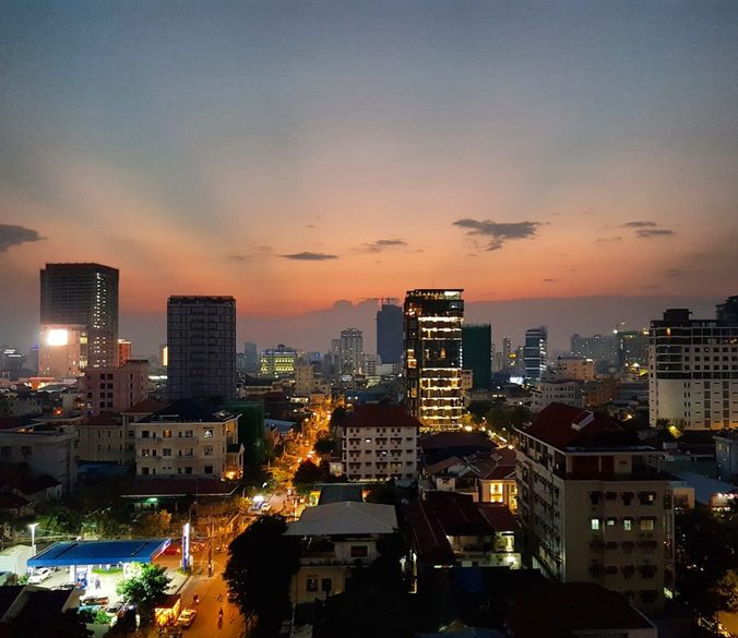 Phnom Penh by night, Sonnenuntergang, asiatische Großstadt