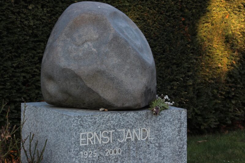 Grab von Ernst Jandl auf dem Zentralfriedhof in Wien