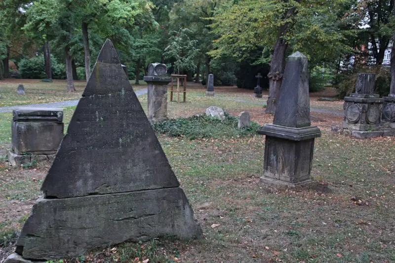 Sehenwerter Friedhof in Niedersachsen, alter Friedhof