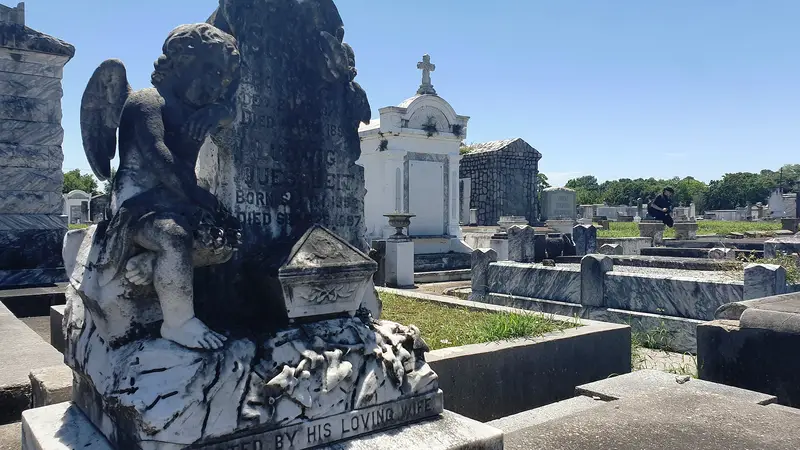 alte Gräber, verfallener Friedhof, New Orleans