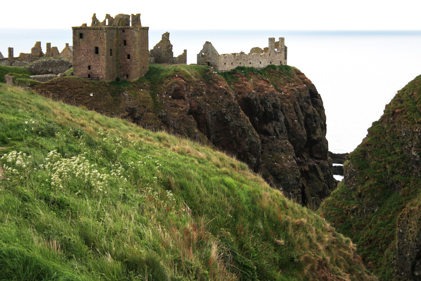 Burgruine in Schottland, schottische Geister, gruselige Burg in Schottland, Dunnottar Castle