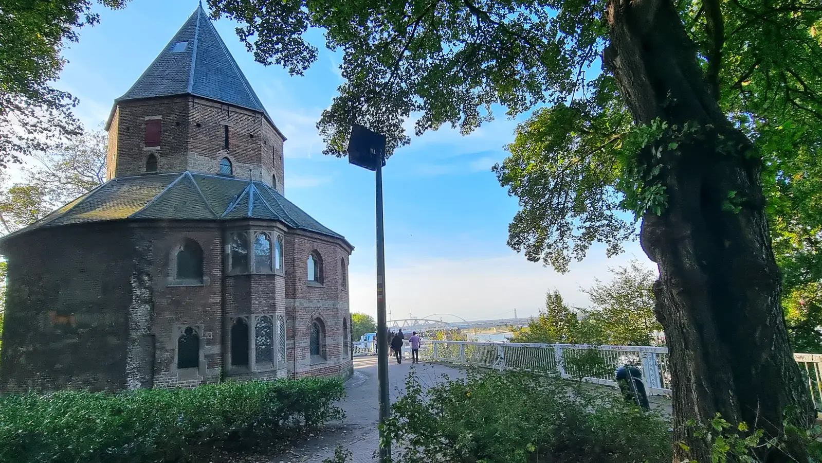 Nikolauskappelle Nimwegen, Kapelle vom Karl dem Großen, Kaiserpfalz Nimwegen, Sehenswürdigkeiten von Nijmegen, älteste Stadt der Niederlande