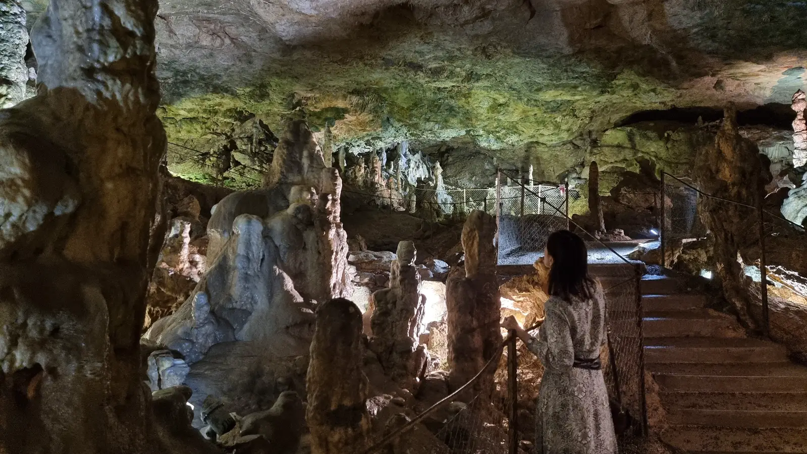 Die Nebenhöhle ist spektakulär, ein Wunderwerk der Natur und gehört zu den beliebtesten Ausflugszielen der Schwäbischen Alb