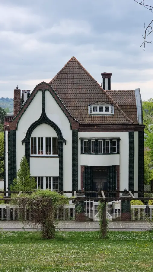Jugendstil-Häuser in Darmstadt sind einen Ausflug wert. Die Siedlung Mathildenhöhe gehört zu den Top-Tipps für Darmstadt. 