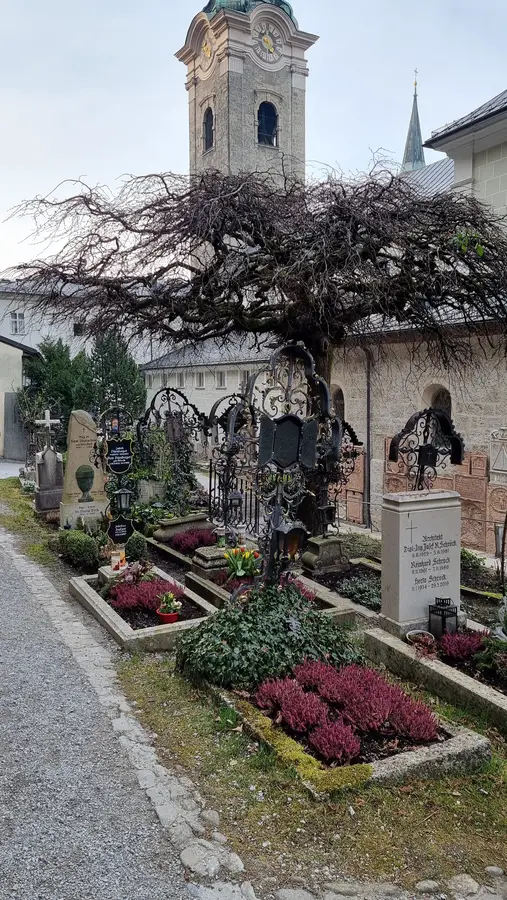 Geheimnisvolles Salzburg, der Petersfriedhof ist ein sehr alter Friedhof in Salzburg. 