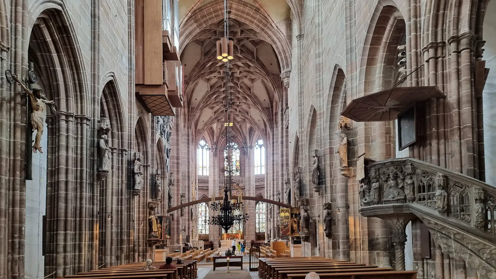 Die Lorenzkirche in Nürnberg ist eine der wichtigsten Sehenswürdigkeiten der Stadt. 