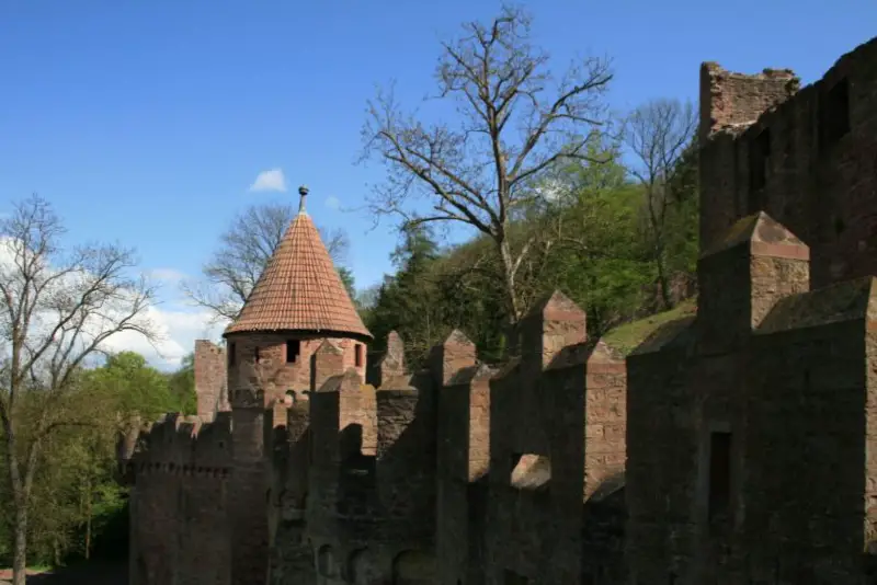 Burg Wertheim ist eine der größten und schönsten Burgruinen in Deutschland. 