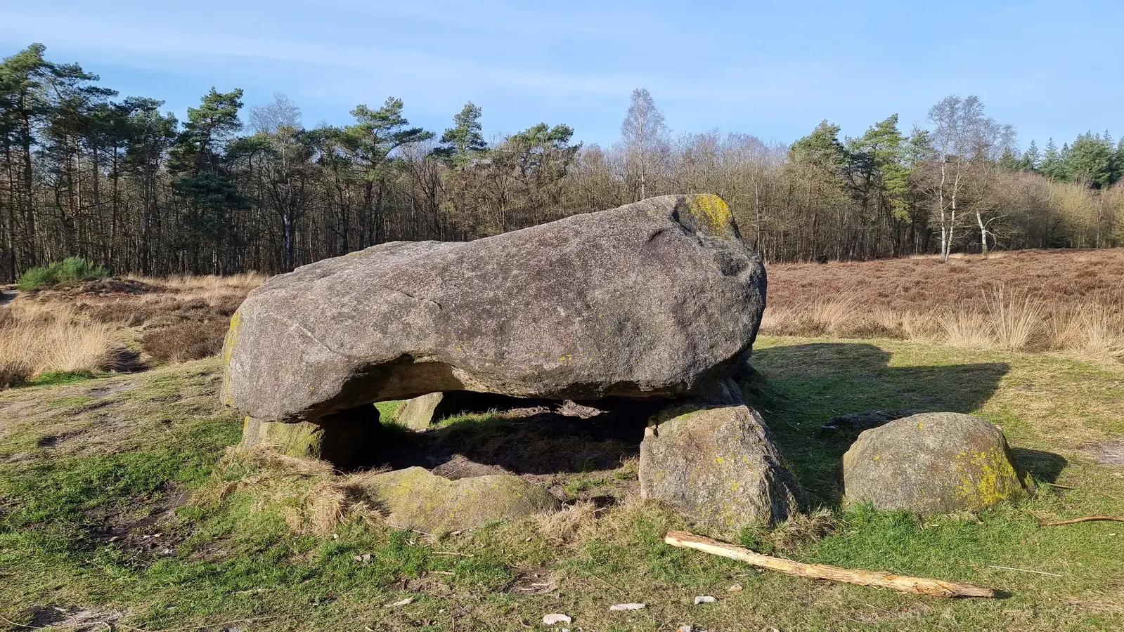 Megalithmonumente und Großsteingräber bei Emmen in den Niederlanden. 