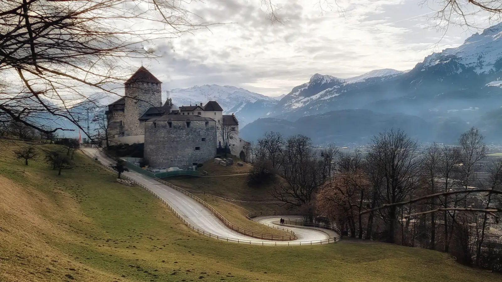 Schloss in Vaduz, Burgen im Fürstentum Liechtenstein, Sehenswürdigkeiten Liechtenstein
