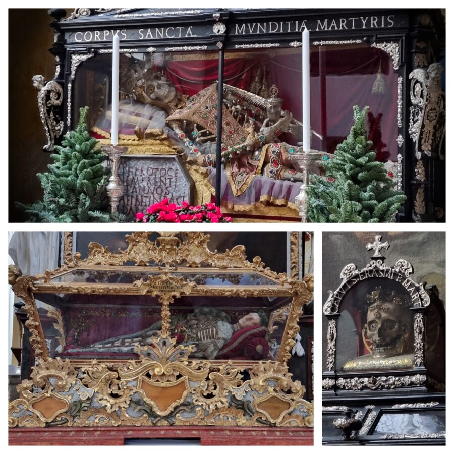 Geschmückte Skelette in Kirchen und Klöstern, Wo findet man Katakombenheilige
Katakombenheilige München, Katakombenheilige Tschechien