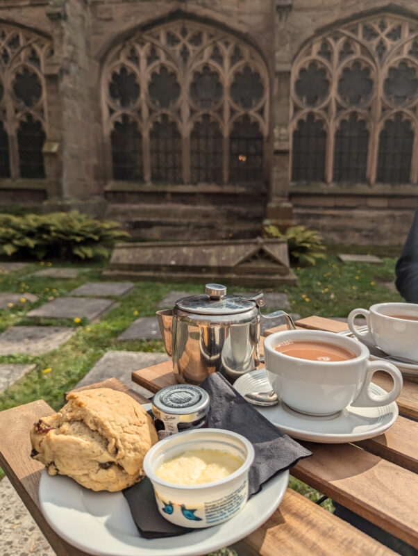 Café im Kreuzgang der Kathedrale von Hereford
