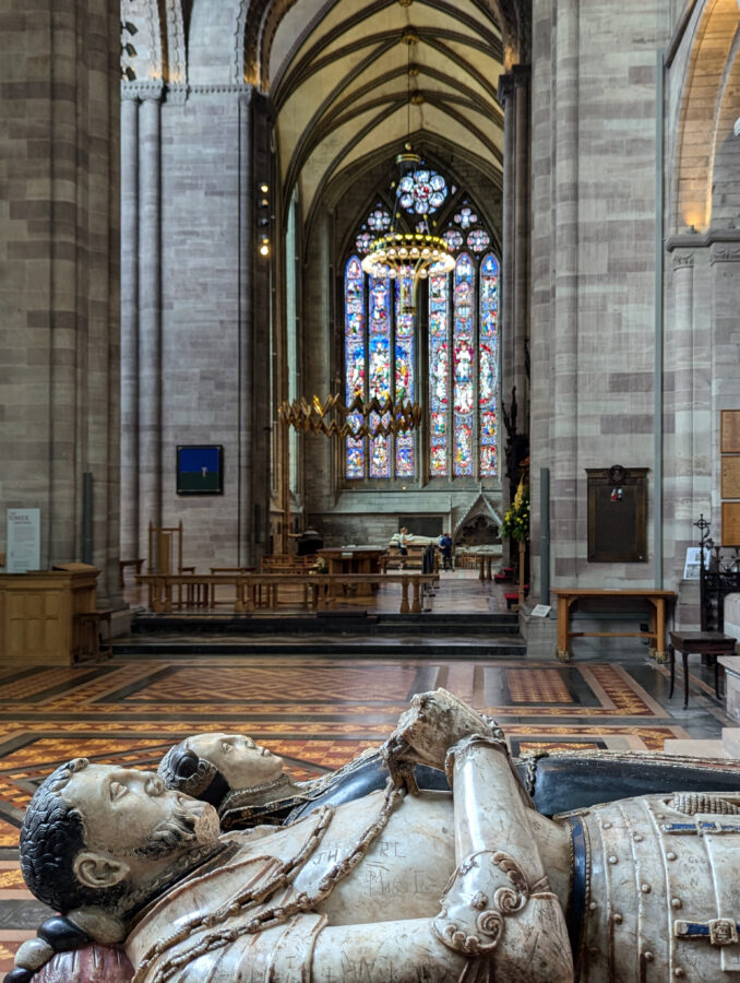 Hereford geheimnisvolle Sehenswürdigkeiten - Grabmäler in der Kathedrale 