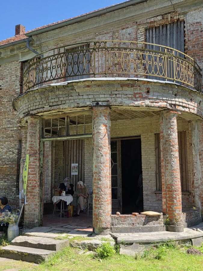 Gutshaus Eickelberg, Mittsommer-Remise 
