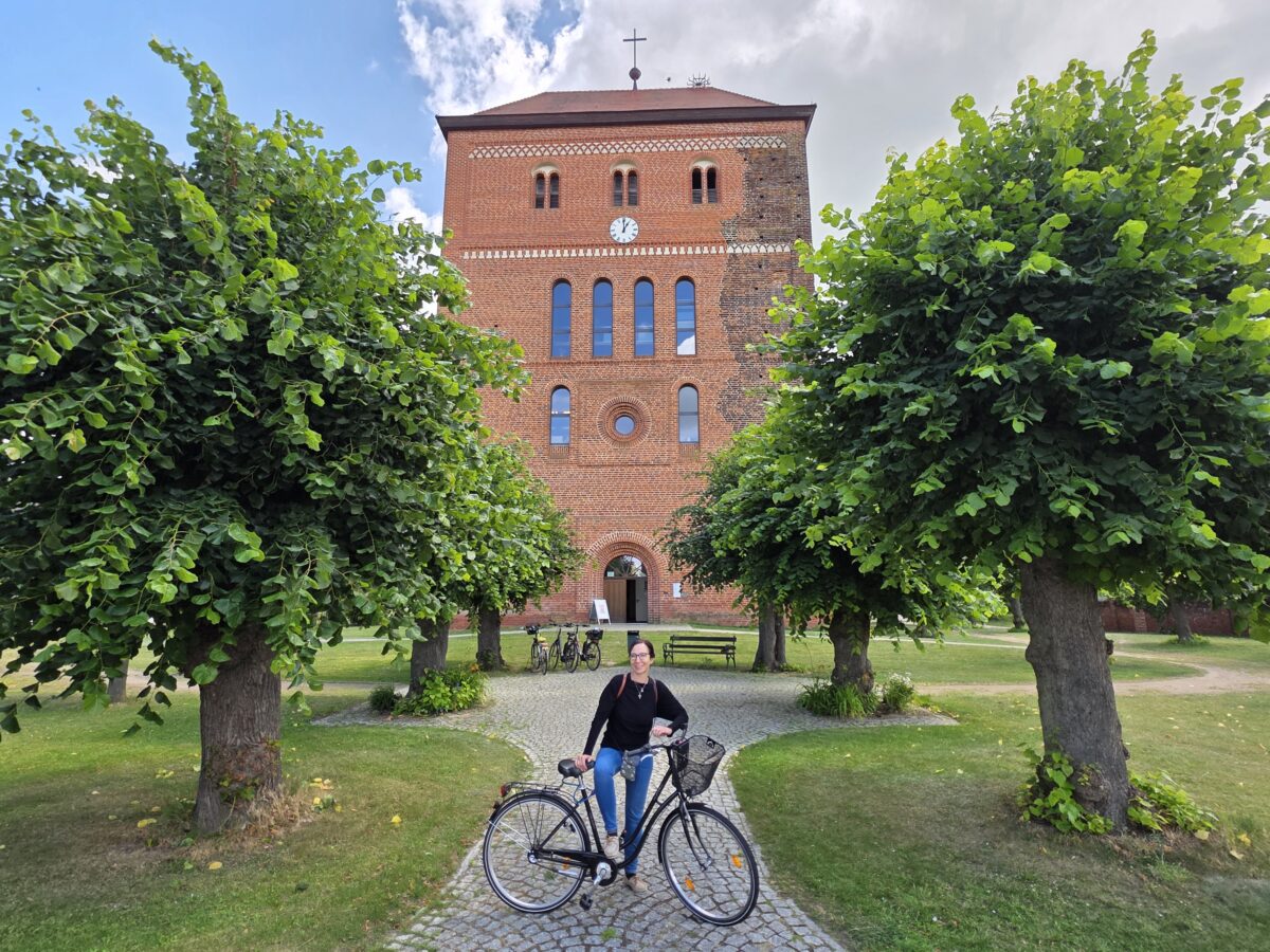 Die Backsteinkirche von Sandau zählt zu den Sehenswürdigkeiten der Altmark.