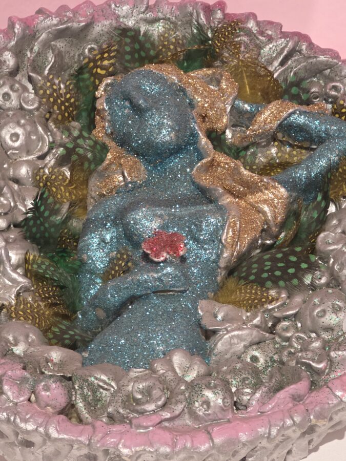 Love you for Infinity - Niki, Kusama, Murakami
Auch bei Yayoi Kusama wirkt die Frau bedroht.