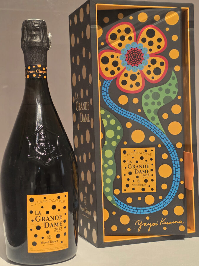 Love you for Infinity - Niki, Kusama, Murakami
Yayoi Kusama für Veuve Clicuot