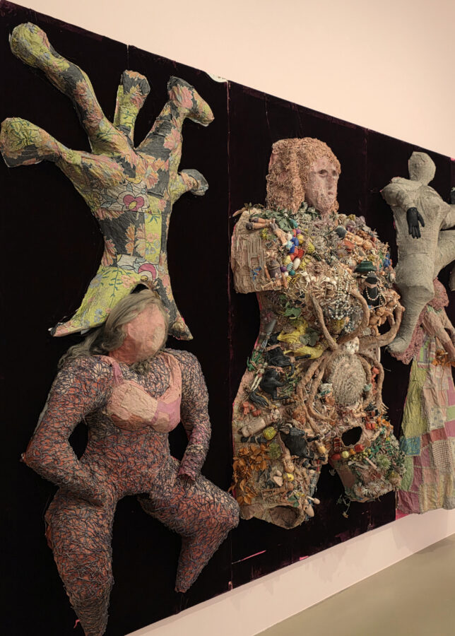 Love you for Infinity - Niki, Kusama, Murakami
Die Frauendarstellungen von Niki de Saint Phalle wirken schön und bedroht gleichzeitig.