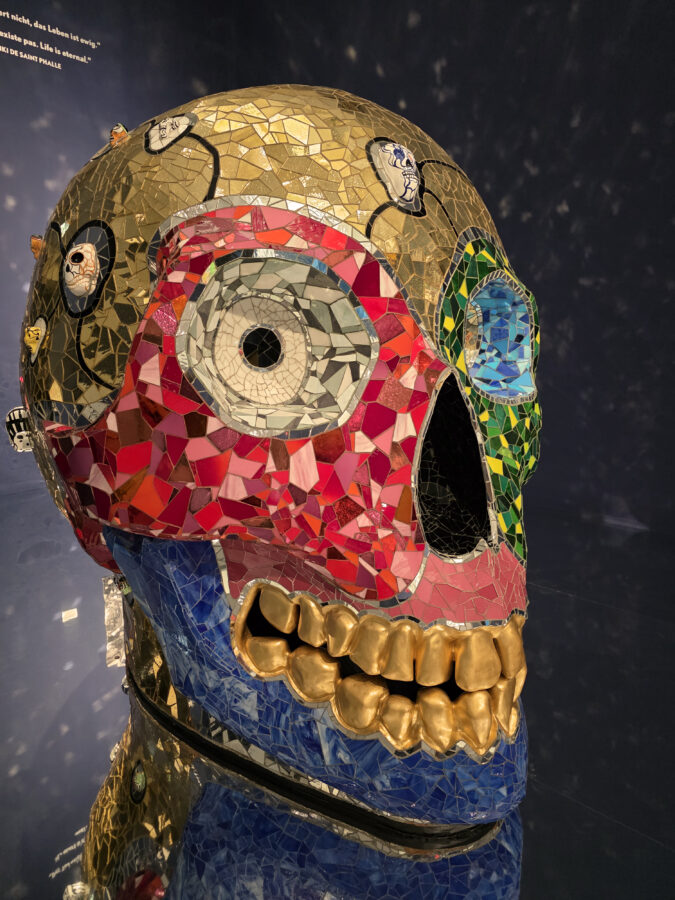 Love you for Infinity - Niki, Kusama, Murakami
Skull von Niki de Saint Phalle